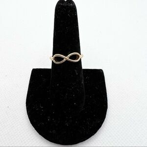 🍭4/$20 Gold infinity symbol ring - size 7.5